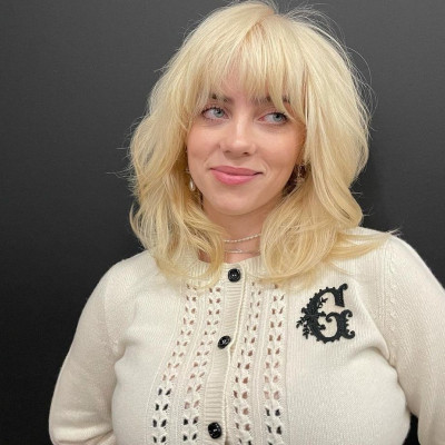 Οι πέρλες της Billie Eilish είναι ό,τι πιο κομψό μπορείς να φορέσεις φέτος