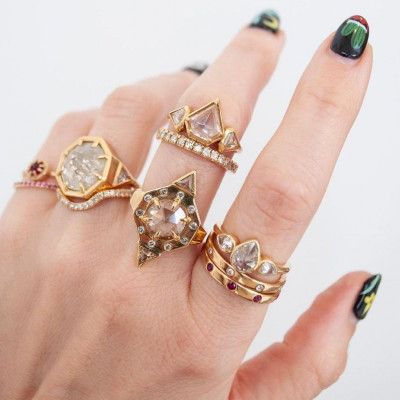 Gothic rings: Η τάση που επιστρέφει δυναμικά φέτος στα αξεσουάρ