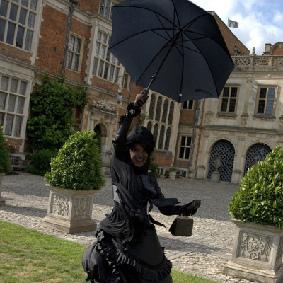 Θα έχουμε sequel της ταινίας Enola Holmes; Η Millie Bobby Brown μόλις προδόθηκε!