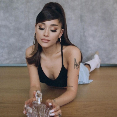 Ariana Grande: 10 φωτογραφίες-απόδειξη ότι είναι το απόλυτο fashion icon