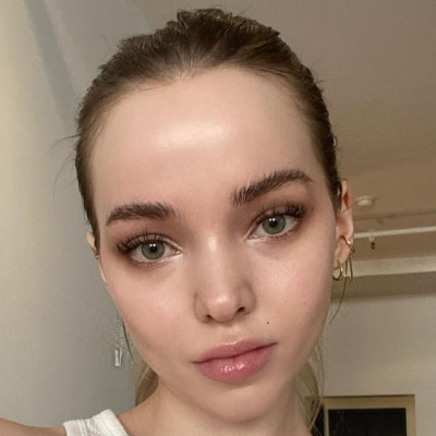 Dove Cameron: Δείχνει βήμα-βήμα το αγαπημένο καθημερινό μακιγιάζ της (video)