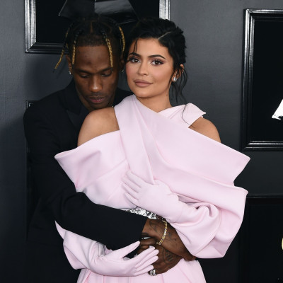 Kylie Jenner: Διαψεύδει τις φήμες ότι βρίσκεται σε σχέση με τον Travis Scott