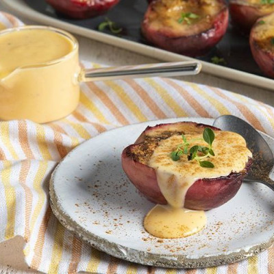 Άκης Πετρετζίκης: Ψητά ροδάκινα με κρέμα anglaise