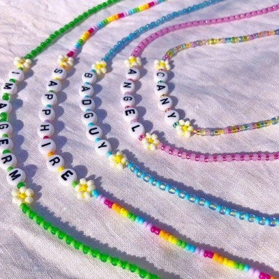 Τα πολύχρωμα κοσμήματα με χάντρες πρέπει να είναι η επόμενη αγορά σου