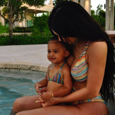 Gigi και Kylie φορούν ίδια ρούχα με τις κόρες τους και είναι ό,τι πιο cute θα δεις