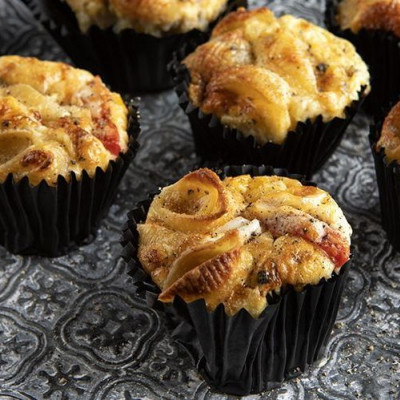 Άκης Πετρετζίκης: Muffins ζυμαρικών