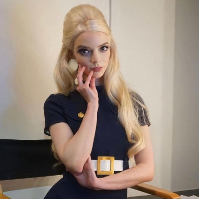 Anya Taylor Joy: Εμφανίστηκε στο SNL και ήταν πιο στυλάτη από ποτέ