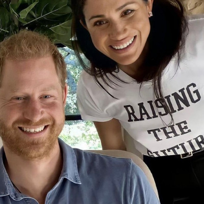 Ο Archie είναι κλώνος της Meghan Markle και η νέα του φωτογραφία το φανερώνει