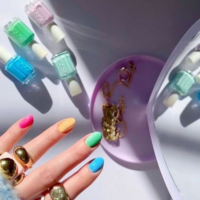 Shopping Guide: 10 βερνίκια νυχιών που «φωνάζουν» καλοκαίρι