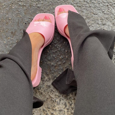 Τα jelly sandals είναι φέτος το απόλυτο καλοκαιρινό παπούτσι