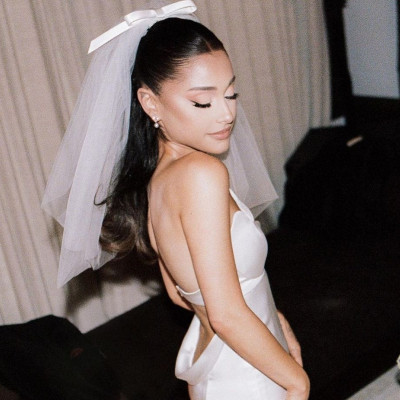 Η Ariana Grande παντρεύτηκε και ήταν σαν πριγκίπισσα του παραμυθιού