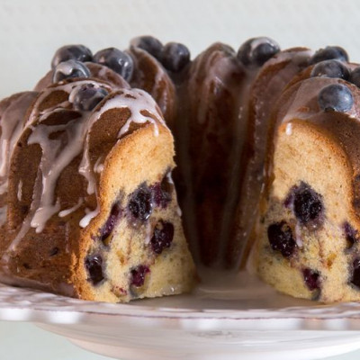 Άκης Πετρετζίκης: Κέικ με μύρτιλα