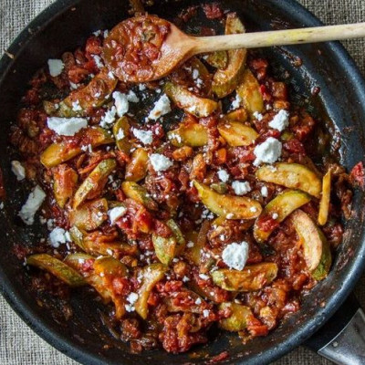 Άκης Πετρετζίκης: Καπονάτα με κολοκύθια