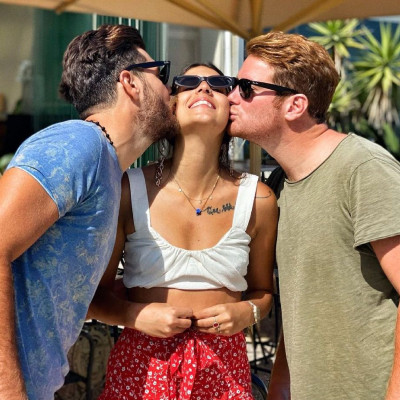 Βέλλη, James και Μπάρτζης κάνουν διακοπές στη Σίφνο και όμως κάποιος λείπει