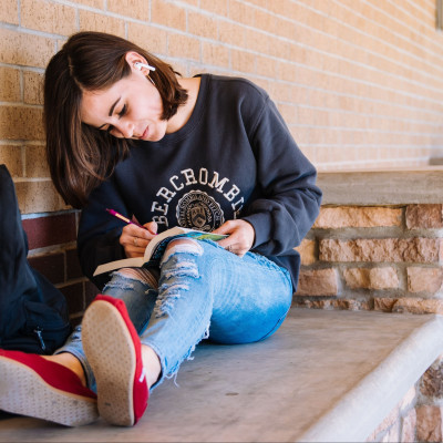 Πανελλήνιες 2021: 5 outfits που θα σου χαρίσουν στυλ και θετικά vibes