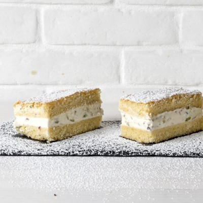 Άκης Πετρετζίκης: Γαλακτοφέτες με φιστίκια Αιγίνης