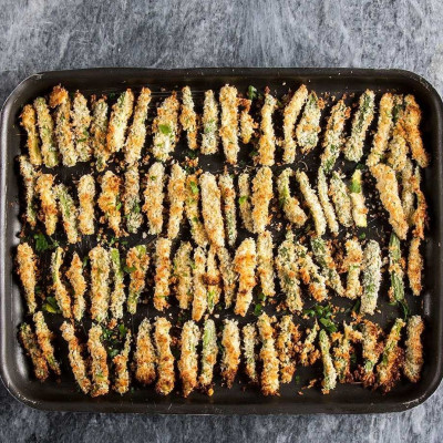 Άκης Πετρετζίκης: Κολοκυθάκια τηγανητά στον φούρνο