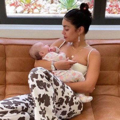 Η Vanessa Hudgens γνώρισε την κόρη της Ashley Tisdale – και οι φωτογραφίες είναι αξιολάτρευτες