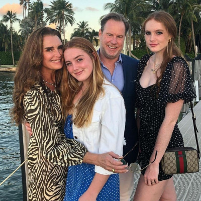 Brooke Shields: Η 18χρονη κόρη της φόρεσε το φόρεμα που έβαλε η μαμά της πριν 23χρόνια