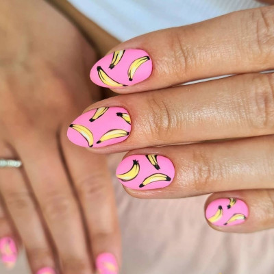 #BananaNails: 10 μανικιούρ με μπανάνες για να μπεις σε summer mood