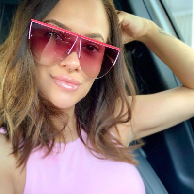 Λάουρα Νάργες: 7 σέξι, καλοκαιρινές εμφανίσεις που δε θα ξεχάσεις