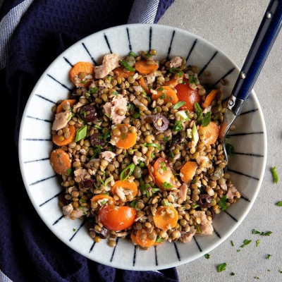 Άκης Πετρετζίκης: Φακοσαλάτα με τόνο