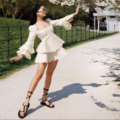 Οδηγός Αγοράς: 8 φορέματα που ταιριάζουν άψογα με τα μαύρα σανδάλια σου