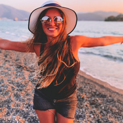 Εύκολες ασκήσεις για να σμιλεύσεις την περιοχή του στήθους χωρίς όργανα