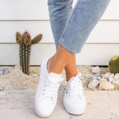 11 παπούτσια που θα αντικαταστήσουν επάξια τα φθαρμένα sneakers σου