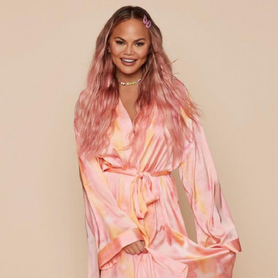 Η Chrissy Teigen ξανά στο Instagram: «Ντρέπομαι για όσα έκανα»