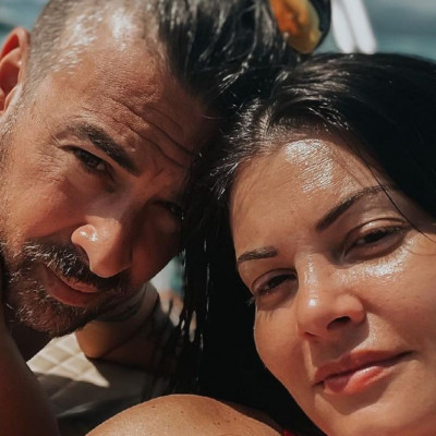 Κορινθίου - Αϊβάζης: Οι διακοπές με την κόρη τους στην Τήνο - Δείτε φώτο