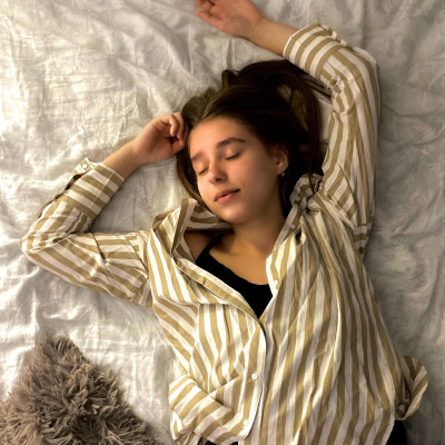 5 απλά tips που θα σε βοηθήσουν να κοιμηθείς καλύτερα