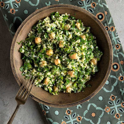 Άκης Πετρετζίκης: Ταμπουλέ με ρεβίθια