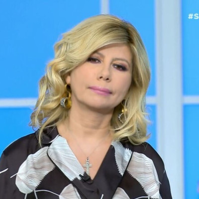 Γλυκά Νερά: Συντετριμμένη η Ζήνα Κουτσελίνη - Όλα όσα είπε στο ξεκίνημα της εκπομπής