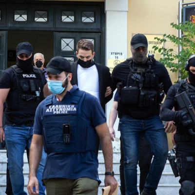 Έγκλημα στα Γλυκά Νερά: Αποχώρησε από την υπεράσπιση του συζυγοκτόνου ο ένας από τους δικηγόρους