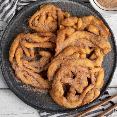 Άκης Πετρετζίκης: Λουκουμάδες κανάτας