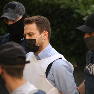 Γλυκά Νερά: Οι ερωτήσεις στον πιλότο, οι «ευθύνες» στην Καρολάιν και η επιμέλεια του παιδιού