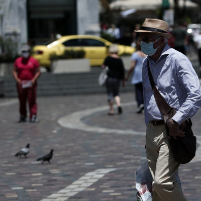 Κορονοϊός: «Κλείδωσαν» οι ανακοινώσεις για τις μάσκες - Ίσως τις πετάξουμε και αύριο