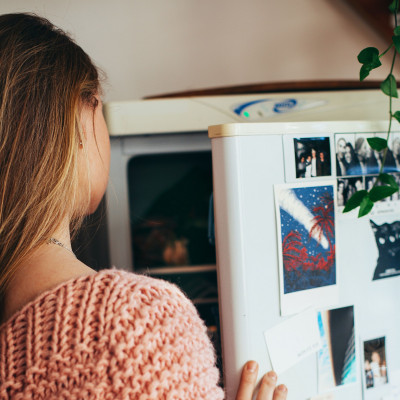 7 πράγματα που θα σε βοηθήσουν να καθαρίσεις σωστά το ψυγείο σου