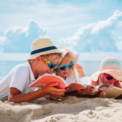 Πώς θα πείσετε το παιδί να διαβάσει εξωσχολικά βιβλία το καλοκαίρι
