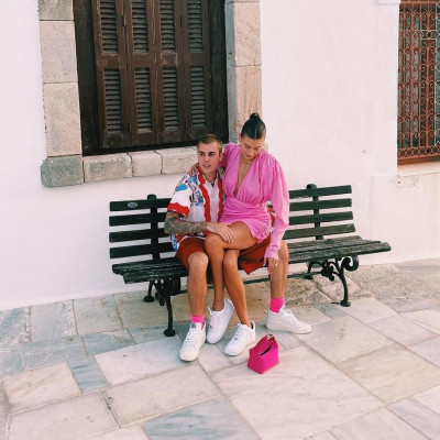 Justin Bieber και Hailey κάνουν διακοπές στην Ελλάδα-Οι πρώτες τους photos