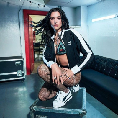 Dua Lipa: 5 φορές που «έριξε» το Instagram φορώντας το μαγιό της