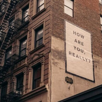 Πώς θα ξέρεις αν έχεις κατάθλιψη ή αν περνάς φάση; 4 πράγματα που μπορεί να σε μπερδέψουν