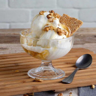 Άκης Πετρετζίκης: Εύκολο παγωτό γιαούρτι