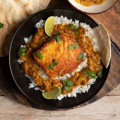 Άκης Πετρετζίκης: Σολομός με κάρι