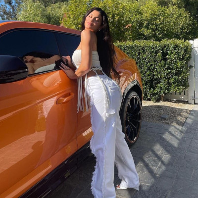 10 λευκά crop tops που θα φοράς όλη την ημέρα