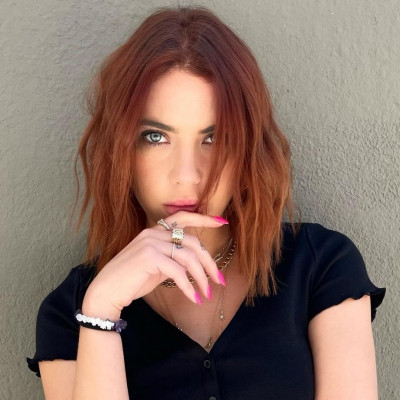 Η Ashley Benson έγινε κοκκινομάλλα