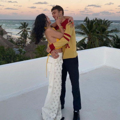 Dua Lipa: Η αποκάλυψη για τον Anwar Hadid θα σε κάνει να λιώσεις