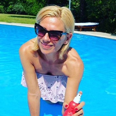 Κατερίνα Καραβάτου: Τα παιδιά της παίζουν μπουγέλο - Απίθανη φώτο