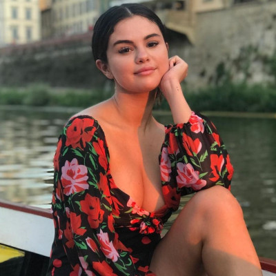 Selena Gomez: Ποζάρει χωρίς ίχνος μακιγιάζ μετά την απώλεια κιλών